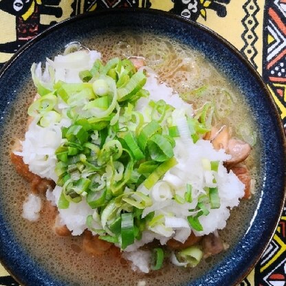 料理が慣れてない自分でも簡単にできました♪大根おろしを一緒に混ぜるのを忘れたので、上にどかっと乗せました。ちなみに食べ盛りの息子がいるので、倍の量で作りました。